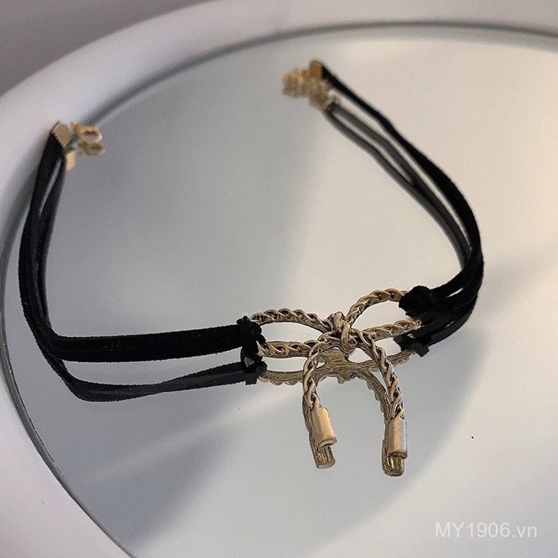 Vòng cổ xương phong cách tối giản, ngọt ngào với thiết kế cổ thoáng mát và dây xích