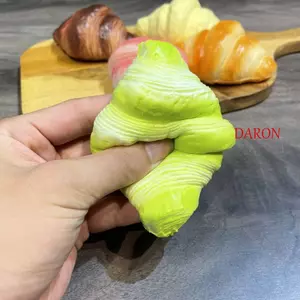 DARON Croissant Squishy Đồ chơi mô phỏng Tay thư giãn Bánh mì nhân tạo giả, Thức ăn dính cho trẻ em Phim hoạt hình tăng chậm Đồ chơi phục hồi mềm sinh nhật