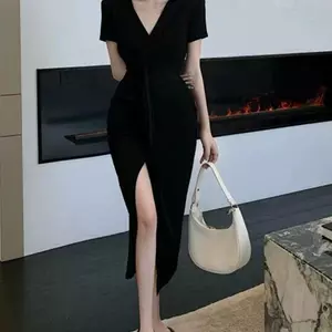 Váy đen nhỏ phong cách Hepburn mùa hè dành cho nữ có thắt nút cổ chữ V xẻ hẹp Váy dài vừa vặn Váy ôm sát hơn Tiệc