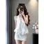 Dây đeo cổ không tay màu trắng phong cách nhẹ nhàng kiểu Pháp + Váy ngắn mùa hè Phong cách mới Bộ đồ váy ngắn phong cách kỳ nghỉ