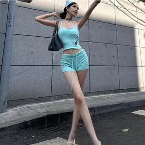Bộ đồ thể thao thời trang phong cách mới mùa hè dành cho nữ Hot Girl Slim-fit Slimer Look Halter Vest + Quần short Bộ đồ hai mảnh