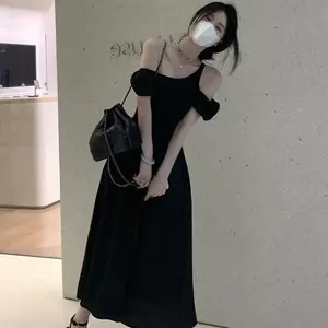 Đầm phong cách Hepburn thuần khiết màu đen Váy ngắn tay quây dành cho nữ Mùa hè Phong cách mới Thiết kế khí chất hẹp Niche Trượt tuyết dài