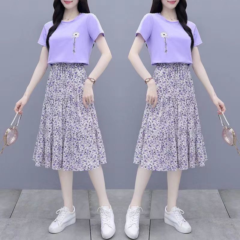Set áo thun và chân váy midi in hoa màu tím, ôm sát và hợp thời trang, hoàn hảo cho mùa hè,tôn dáng, nữ tính