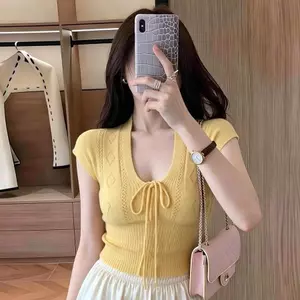 Mùa hè Phong cách mới Phong cách Hàn Quốc Niche Áo thun dệt kim ngắn tay phong cách nhẹ nhàng Thiết kế cổ chữ V Sense Slim-
