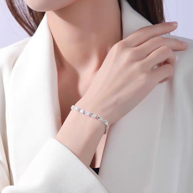 Vòng tay mạ bạc hình trái tim ngọt ngào