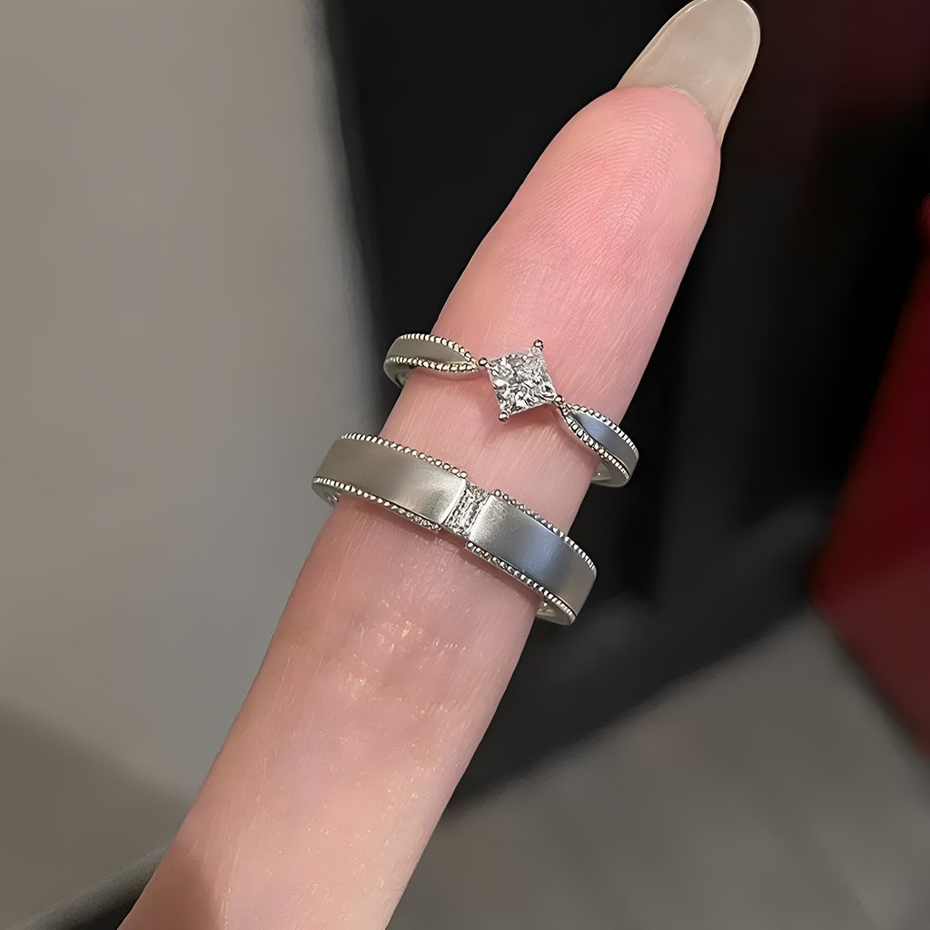 nhẫn đôi nhẫn đôi nam nữ Moissanite Mô Phỏng Kim Cương Nhỏ Vuông Kim Cương Sáng Bóng Nhẫn Phong Cách Thoáng Mát Thiết Kế Cảm Giác Cặp Đôi Chỉ Số Cưới Đạo Cụ
