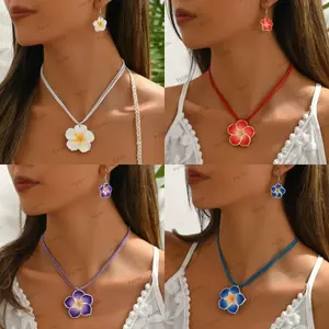 Bộ trang sức hoa PYCOU Plumeria, Bộ bông tai vòng cổ hoa thiết kế hoa Plumeria phong cách Bohemian, Bông tai phù hợp bằng đất sét mềm Trang sức hoa Trang sức mùa hè Mặc hàng ngày