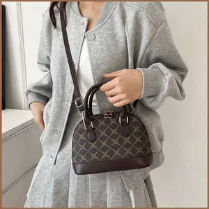 SQ11 Vintage Pháp niche shell túi xách 2026 thời trang mới phong cách Hồng Kông