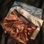Quần short Boxer nam sử dụng vải Satin mát mẻ, cảm ứng mát mẻ, khô nhanh, thiết kế màu trơn, phong cách giữa eo.