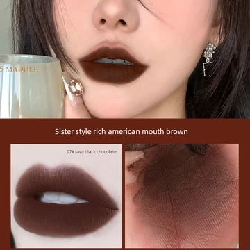 son bóng lì lâu trôi son bóng Hương Vị Nặng Đen Châu Âu Phong Cách Mỹ Retro Hồng Kông Phong Cách Lip Glaze Độc Màu Sô Cô La Làm Trắng Da Nữ Ăn Đất Brow