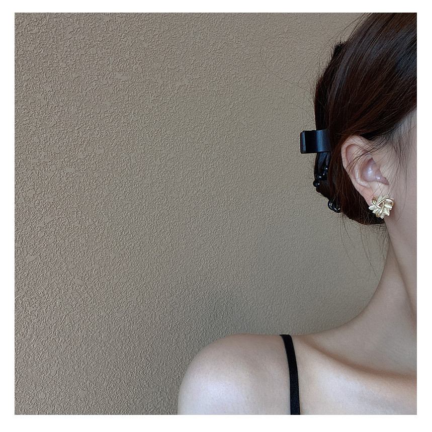 Bông tai hoa sterling silver thời trang,simple và cute với đinh tán opal