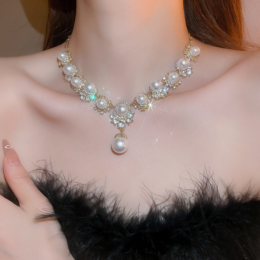 Bộ trang sức kim cương tròn và ngọc trai gồm vòng cổ &amp; bông tai sang trọng