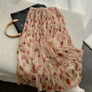 Váy dài hoa lưng cao ôm hơn Váy dài xếp ly hoa