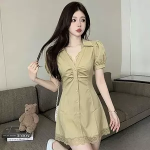 Mùa hè Phong cách mới tay phồng eo hẹp Slim-fit Pháp cổ chữ V khâu ren váy ngắn tính khí