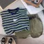 Phong cách mới mùa hè (80-120) Áo Vest sọc bé trai Áo không tay thời trang + Quần yếm hai mảnh