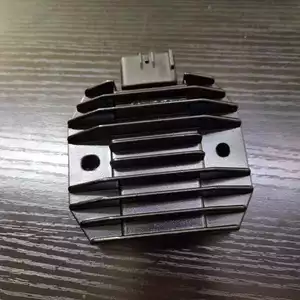 Thích hợp cho Yamaha Sky Sword King YBR250 Fezhi 250YS250 Bộ chỉnh lưu pin sạc ổn áp