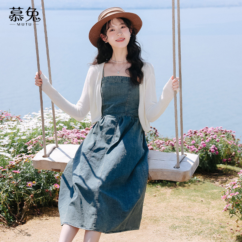 Mutu Mỏng Phong Cách Dệt Kim Cardigan Sling Đầm Hai Mảnh Nữ Mùa Xuân 2026 Phong Cách Mới Pháp Retro Đầm Denim