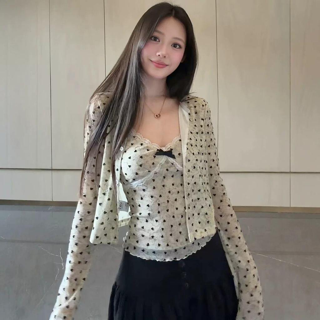 [Giảm giá 50%] Phong cách cay ngọt ngào Hàn Quốc Mùa hè Phong cách mới In hình tình yêu Áo yếm khâu ren + Bộ đồ hai mảnh Cardigan