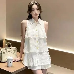 Áo Vest xếp lớp lá sen kiểu Pháp màu trắng mùa hè + Quần short thông thường Bộ đồ hai mảnh
