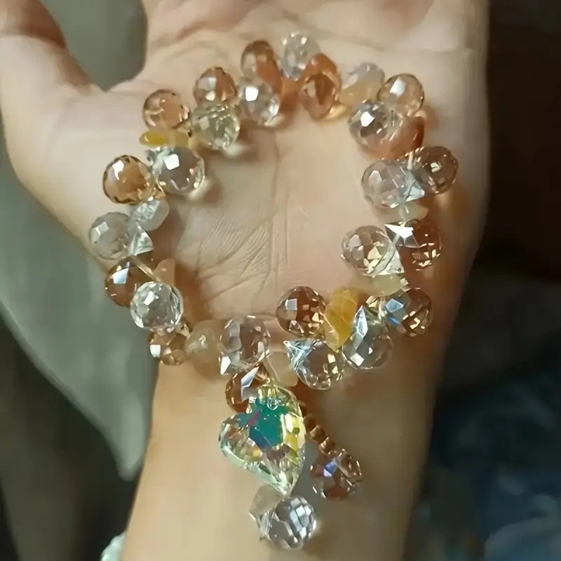 Vòng tay pha lê thời trang, phong cách mới phù hợp cho tình yêu và các dịp đặc biệt