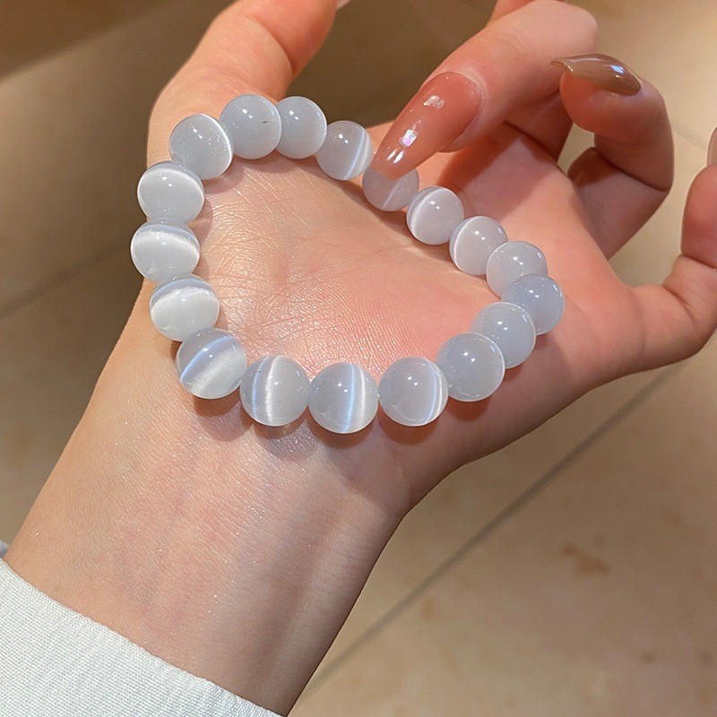 Vòng tay đính cườm ngọc trai nhân tạo - Phong cách đơn giản để làm đẹp cho tay