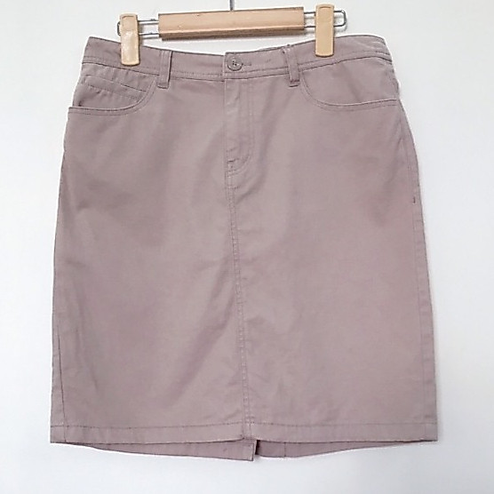 Chân váy nữ hiệu The Best Jean của Hàn Quốc- 2 hand (Size M).Women's skirt by the Korean brand The Best Jean.