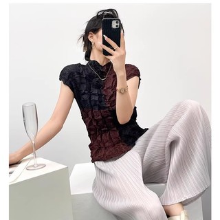 Miyake Áo Thun Cổ Cao 2025, Phong Cách Mới Với Họa Tiết Xếp Ly Handmade, Màu Sắc Tương Phản và Chất Lượng Mỏng Nhẹ