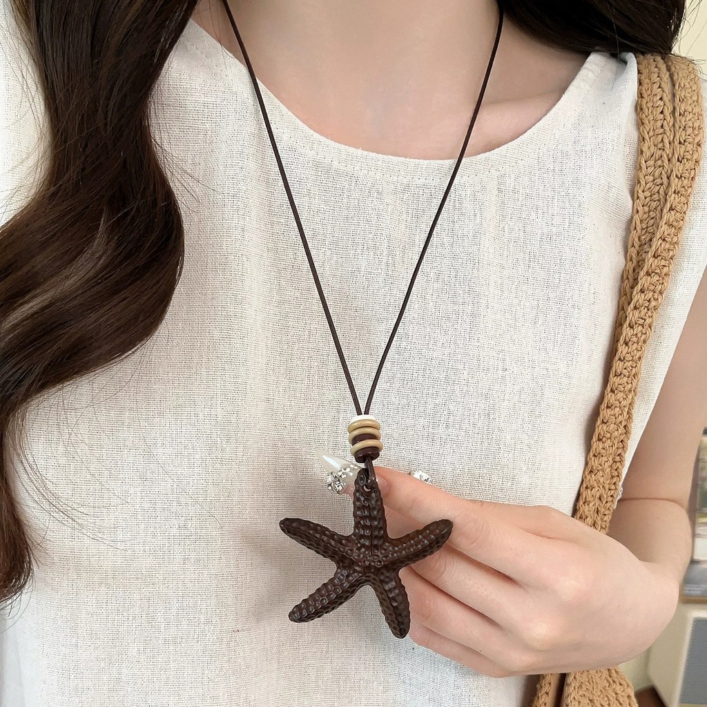Phong Cách Retro Màu Nâu Vòng Cổ Nữ 2026 Phong Cách Mới Mùa Hè Niche Tất Cả Trận Đấu Vòng Cổ Dài