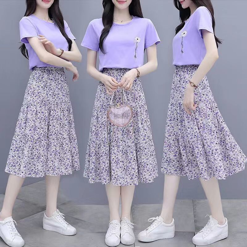 Set áo thun và chân váy midi in hoa màu tím, ôm sát và hợp thời trang, hoàn hảo cho mùa hè,tôn dáng, nữ tính