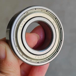 Khuyến mãi giá thấp Nhập khẩu Tháo gỡ Vòng bi hai tay 6205ZZ Sản phẩm hạng nhất Cảm thấy tốt Nguyên bản Dầu gốc 95% Mới 42R1