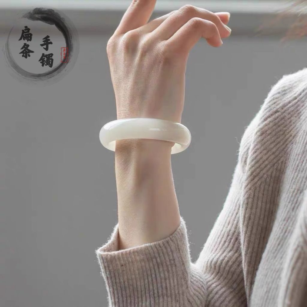 Vòng tay đá mắt mèo cô gái trẻ