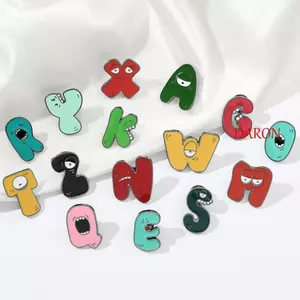 DARON 26 Chữ Men Chân, Kim Loại Dễ Thương Vui Bảng Chữ Cái Thổ Cẩm, Phụ Kiện Quần Áo Cá Tính Sáng Tạo Độc Đáo Hoạt Hình Trâm Huy Hiệu Trang Sức