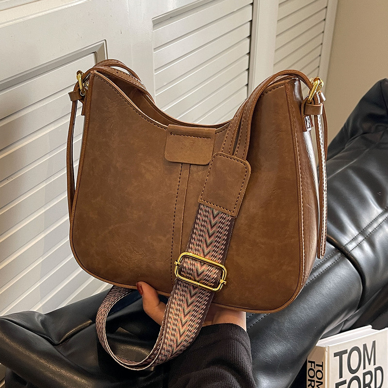 New Women's Bag Trendy High-End Fashion Crossbody Bag Retro This Year's Popular Wide Strap Shoulder Bucket Bag