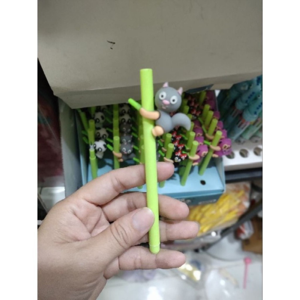 "Bút chì ngòi hình thú độc đáo (1 cây), dễ thương, phù hợp cho trẻ em và trang trí."