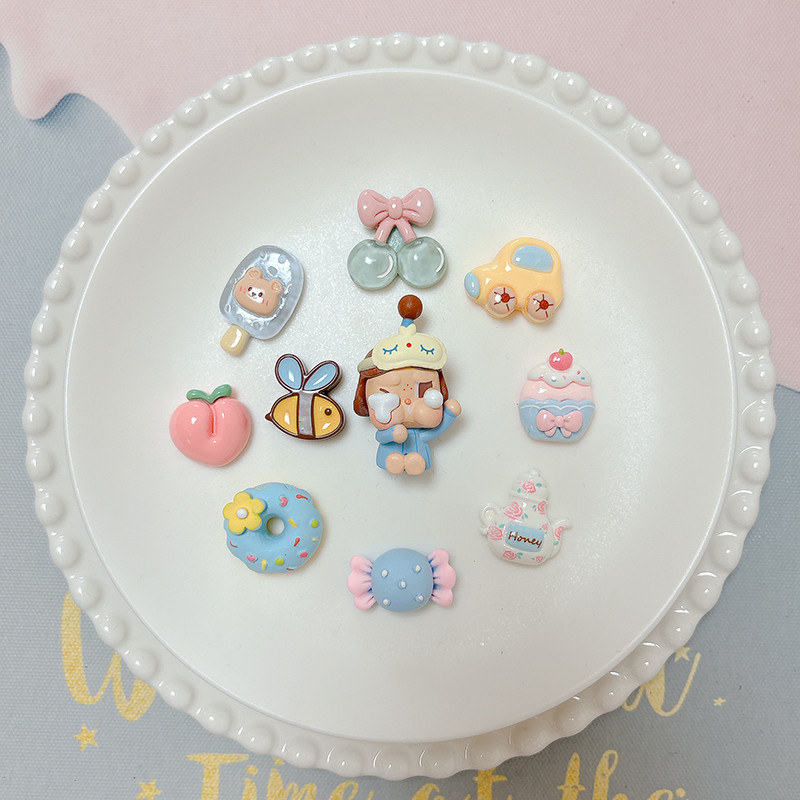 Thích hợp cho phụ kiện giày lỗ cá sấu Pop Mart Crybaby, hoa ba chiều dễ thương, có thể tháo rời