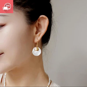 Ánh sáng thiết kế rực rỡ cảm giác đơn giản khí chất đa năng bông tai vỏ cao cấp