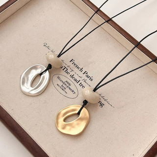 Dây chuyền kim loại acrylic phong cách đơn giản, phù hợp với fashion blogger