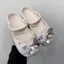 Ngọt Ngào Hoa Thoáng Mát Đi Biển Kỳ Nghỉ Đế Bằng Chống Trơn Trượt Ba Lê Lỗ Giày Nữ Mùa Hè 2026 Phong Cách Mới Một Chân Baotou Dép