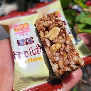 Đặc sản Sóc Trăng-Kẹo gạo lứt Tân Huê Viên,thương hiệu nổi tiếng Việt Nam,thơm ngon,giòn,xốp