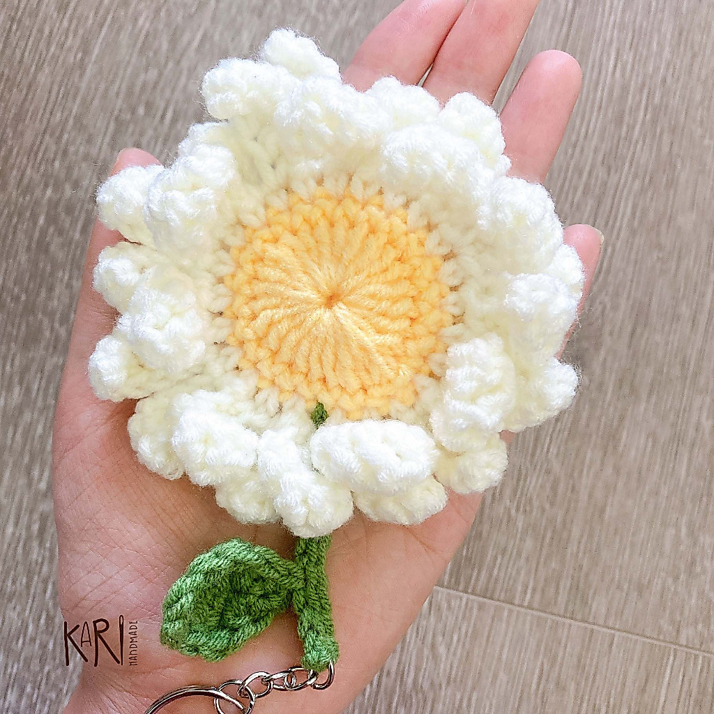Móc khóa hoa cúc trắng bằng len handmade thủ công Kari Handmade