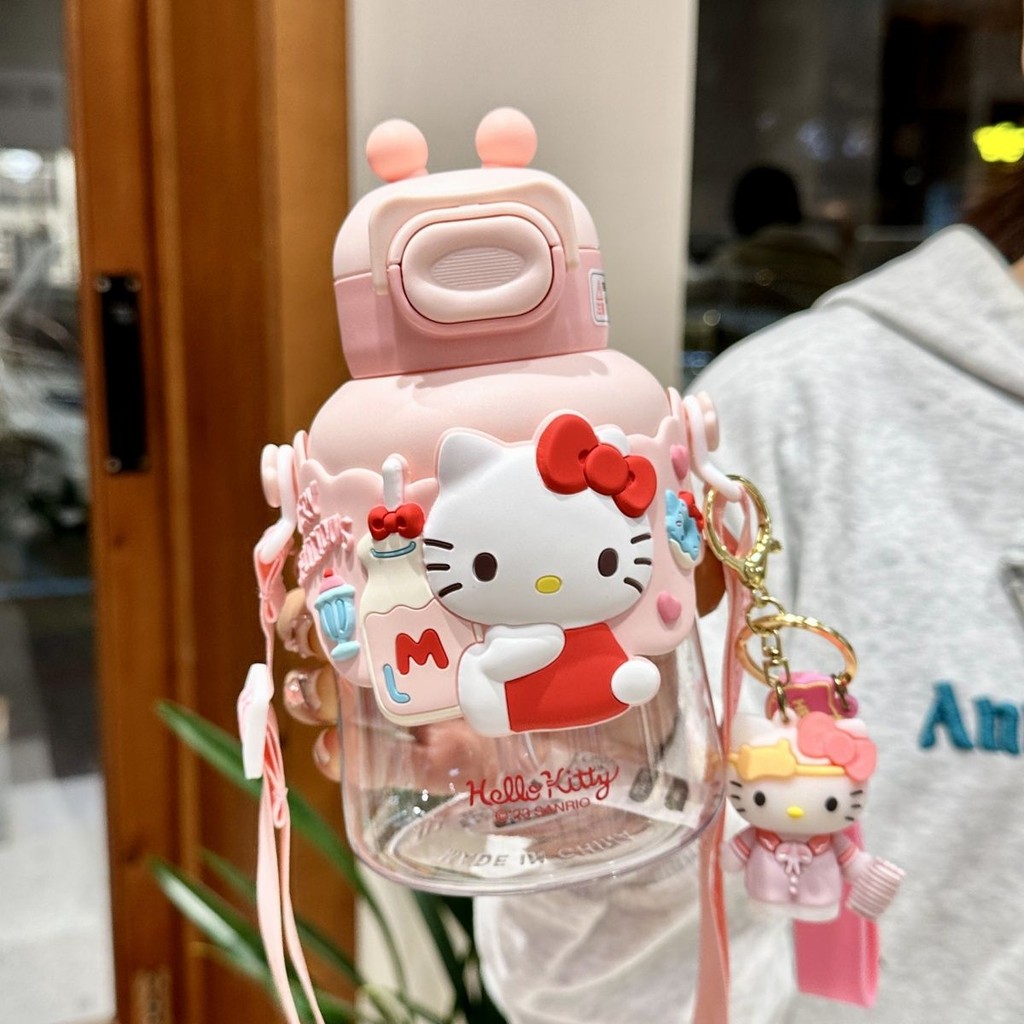 700ml Sanrio Kuromi Melody Hello Kitty Chai Nhựa Uống Cốc Cinnamoroll Pochacco Sinh Viên Hoạt Hình Bình Nước Dung Tích Lớn