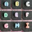 Bộ nhãn dán chữ cái A-Z đơn giản cho mũ bảo hiểm xe máy, kèm theo miếng dán thời trang, có thể dán lên mũ bảo hiểm