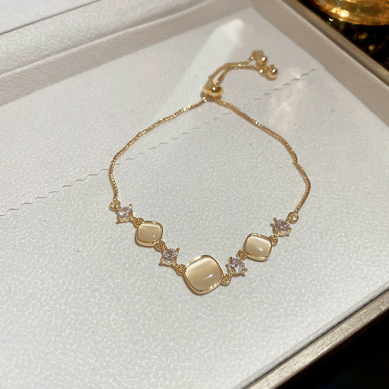 Vòng tay mắt mèo vuông đính kim cương, thiết kế thời trang và thanh lịch theo kiểu Pháp