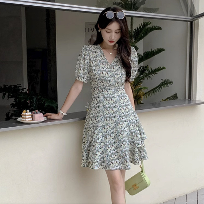 Đầm in hoa, phong cách cổ điển và dịu dàng, mẫu mới mùa hè, thắt eo, tay phồng, cổ chữ V, đầm ngắn tay