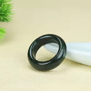 Nhẫn ngọc xanh đậm tự nhiên đơn giản phong cách hàng ngày