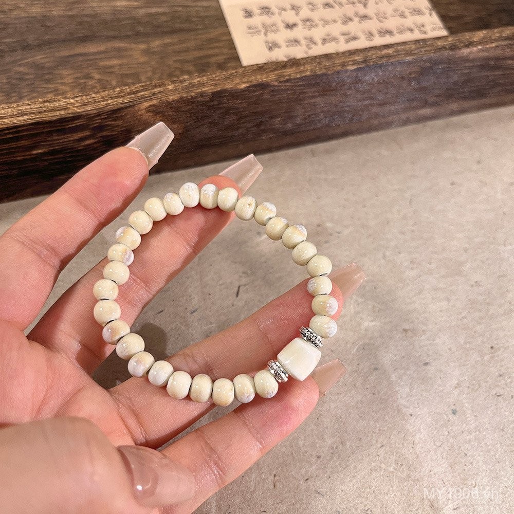 Vòng tay gốm handmade màu kem, thiết kế độc đáo và thời trang