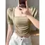 Áo thun cổ vuông dành cho nữ Áo ngắn tay Slim-Fit Thiết kế xương cá Cảm giác xếp li mỏng hơn trông cổ thấp gợi cảm