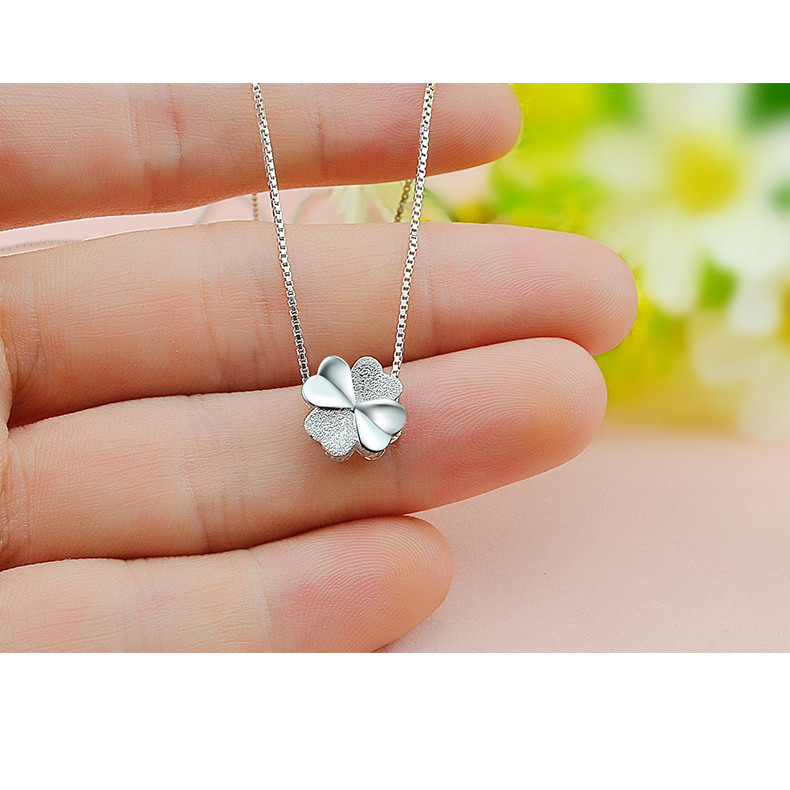 Vòng cổ bạc mặt dây chuyền cỏ bốn lá tinh tế và thời trang