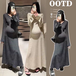 Váy bà bầu thu đông dệt kim sọc, có mũ trùm đầu