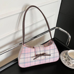 Túi kẹp nách nữ họa tiết caro màu nhẹ nhàng, hot trend